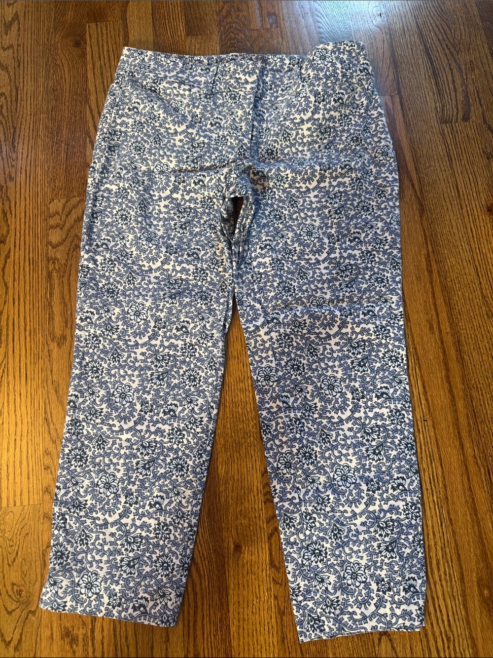 Ann Taylor Loft Blue and White Floral Print Cropped Pants 24” inseam